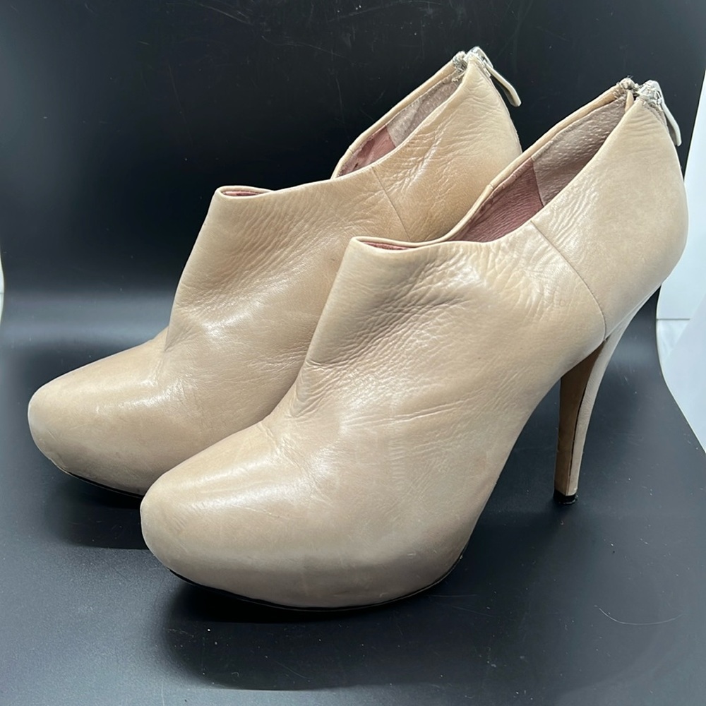 Vince Camuto, stiletto heel, lamb leather, back zip booties size 9